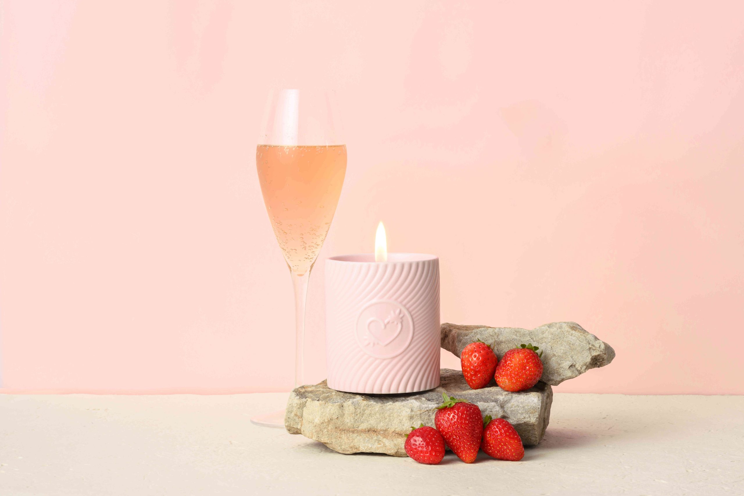 Bougie de massage Rose 220 ml - Fraises et champagne – Image 7