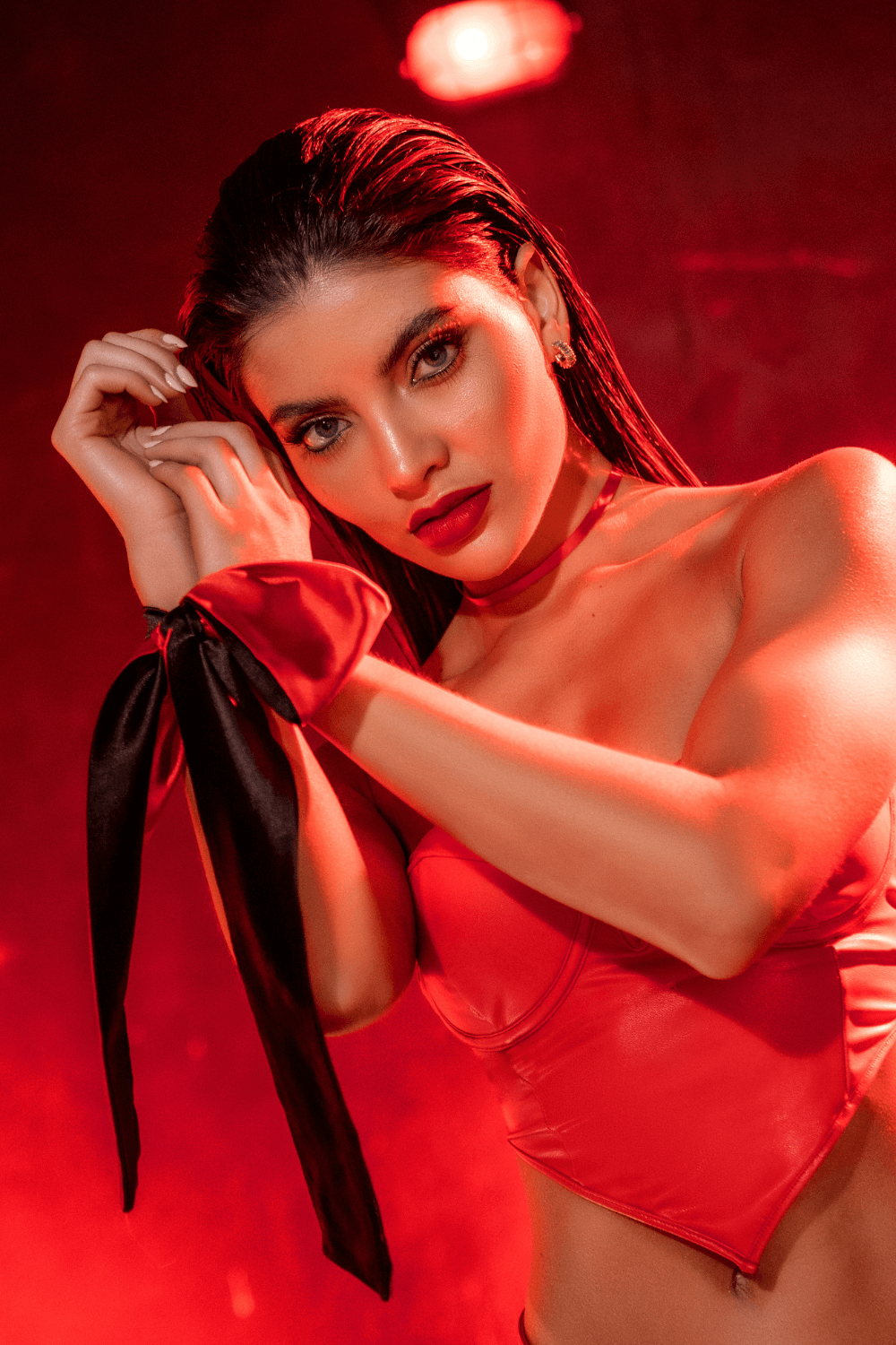 Accessoire coquin en satin réversible noir rouge – Image 11